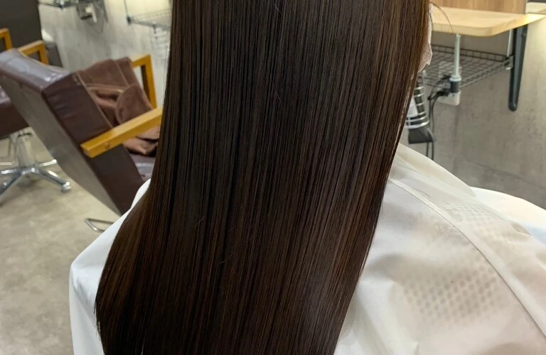 ツヤと質感を大切にした縮毛矯正で憧れのヘアスタイルへ/奈良県大和郡山市の美容室ならhair salon memento