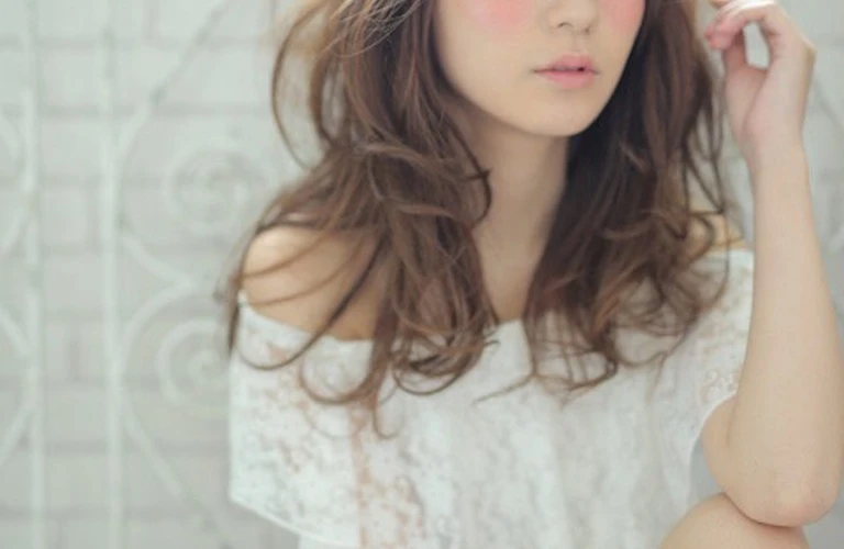小顔効果を引き出す美しさ/奈良県大和郡山市の美容室ならhair salon memento（メメント）